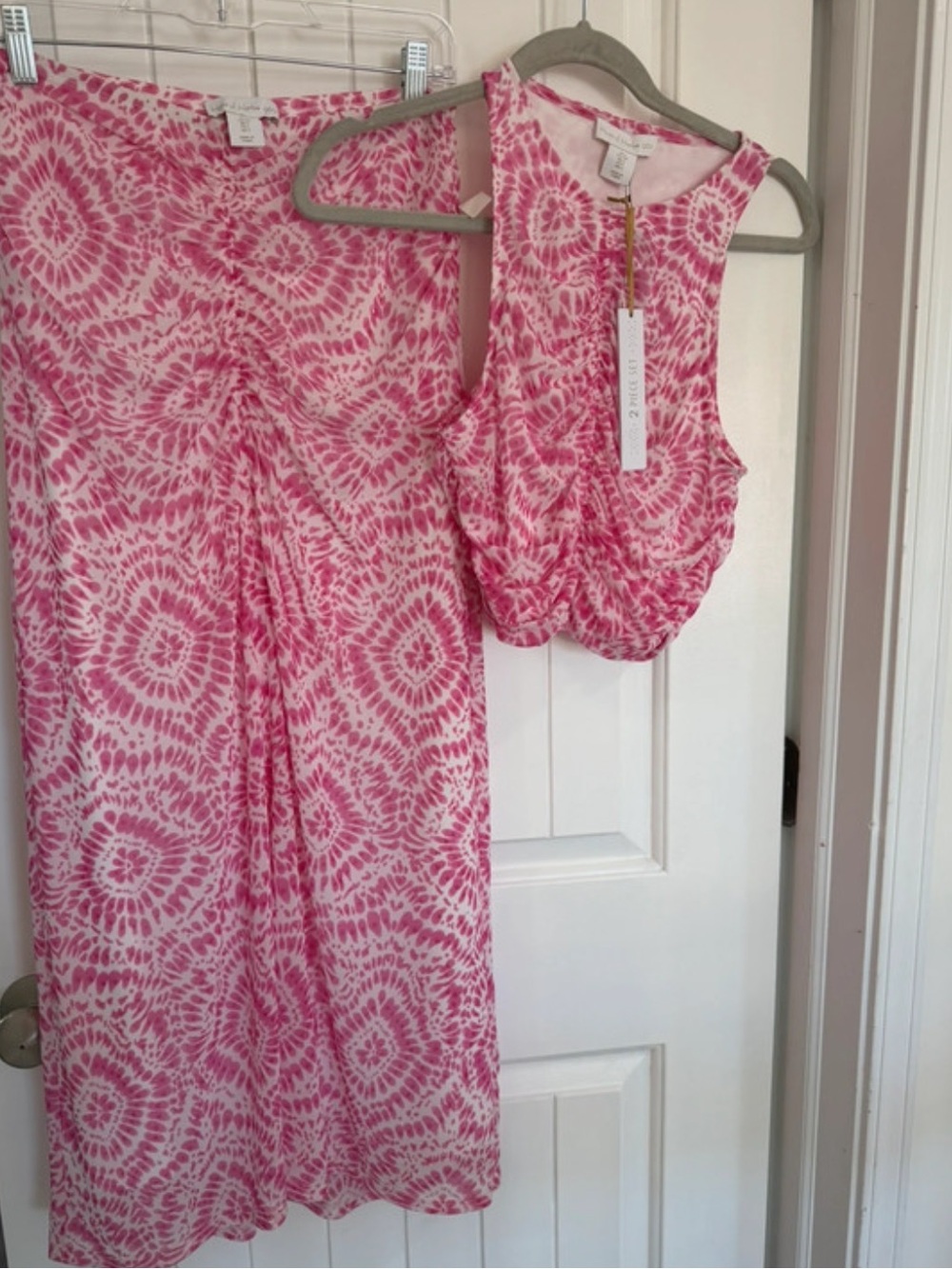 HOUSE OF HARLOW Pink Tie-Dye Ruched Maxi Skirt - Picture 2 of 2